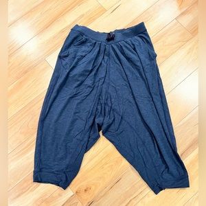 Lululemon gauchoe shorts